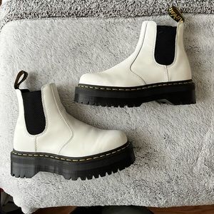Dr. Martens Platform Chelsea Boot (sz 9)